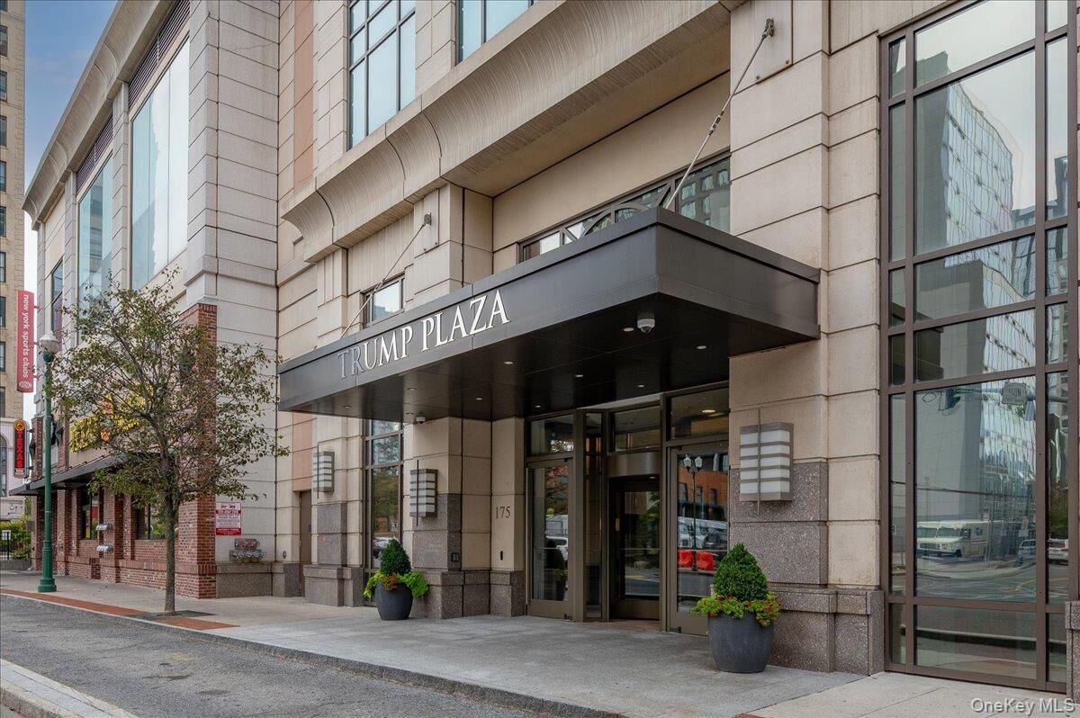 Property Photo:  175 Huguenot Street 2208  NY 10801 