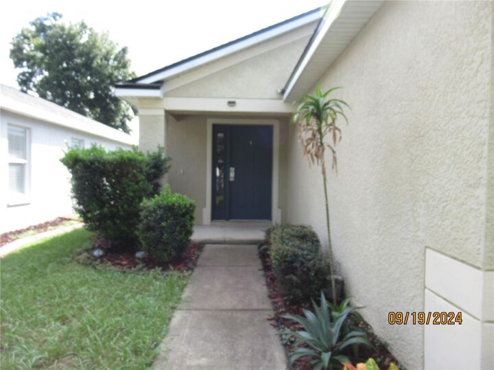 Property Photo: 11358 Cocoa Beach Drive FL 33569