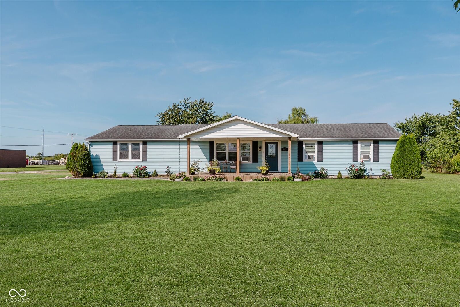 Property Photo: 405 N Country Club Road IN 47303