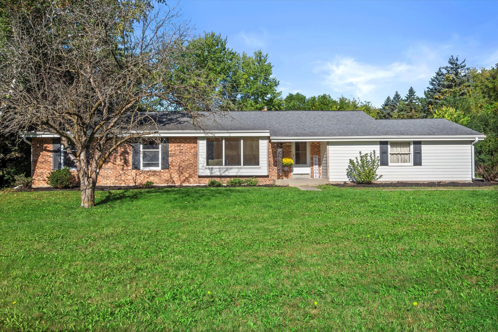 Property Photo:  W252n9153 Tomahawk Ct  WI 53089 