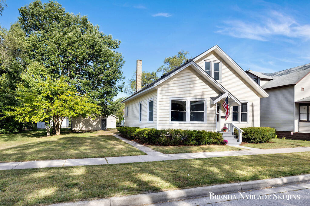 Property Photo:  286 Mason Avenue  MI 49441 