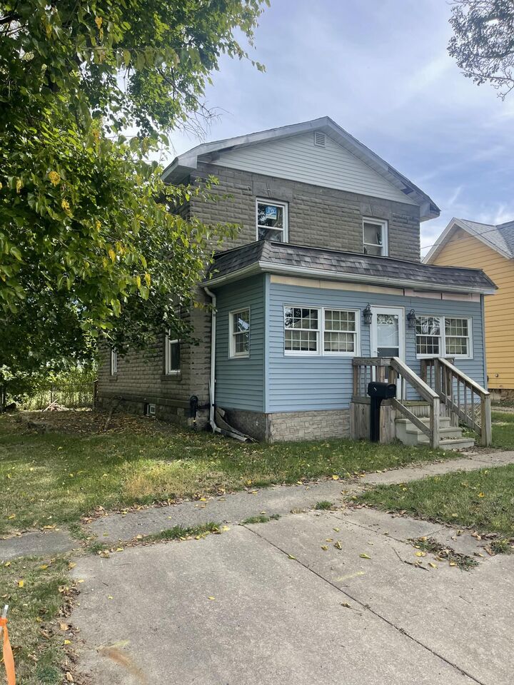 105 S Eaton Street  Albion MI 49224 photo