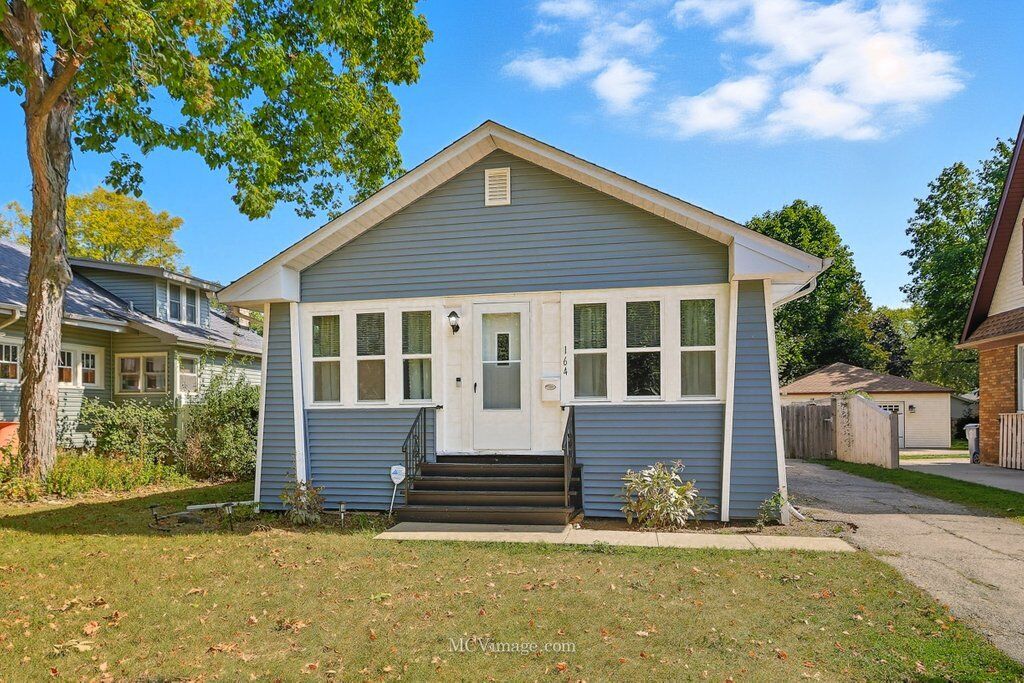Property Photo:  164 S Calumet Avenue  IL 60506 