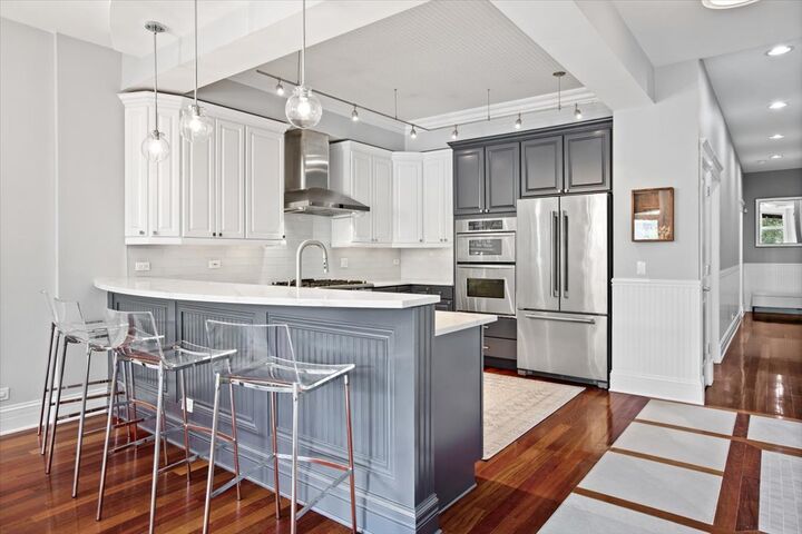 Property Photo: 3434 N Southport Avenue 2 IL 60657