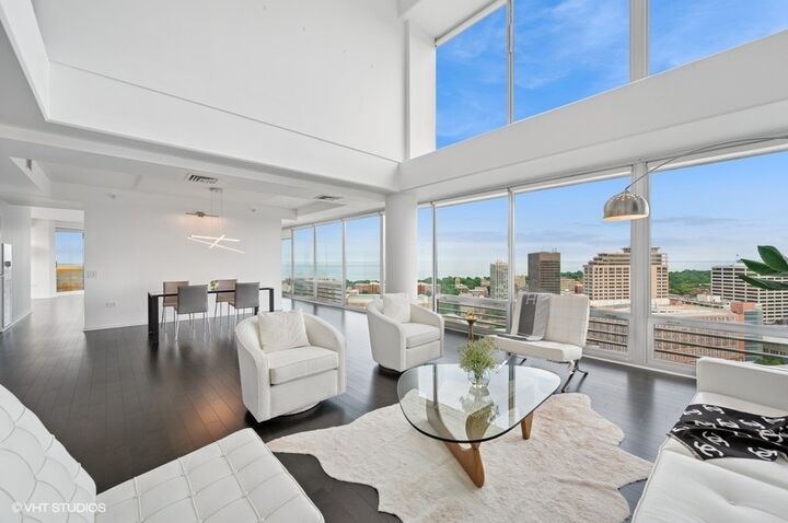 Property Photo: 1720 Maple Avenue 2710 IL 60201