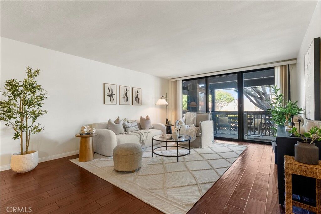 Property Photo:  7742 Redlands Street H1033  CA 90293 