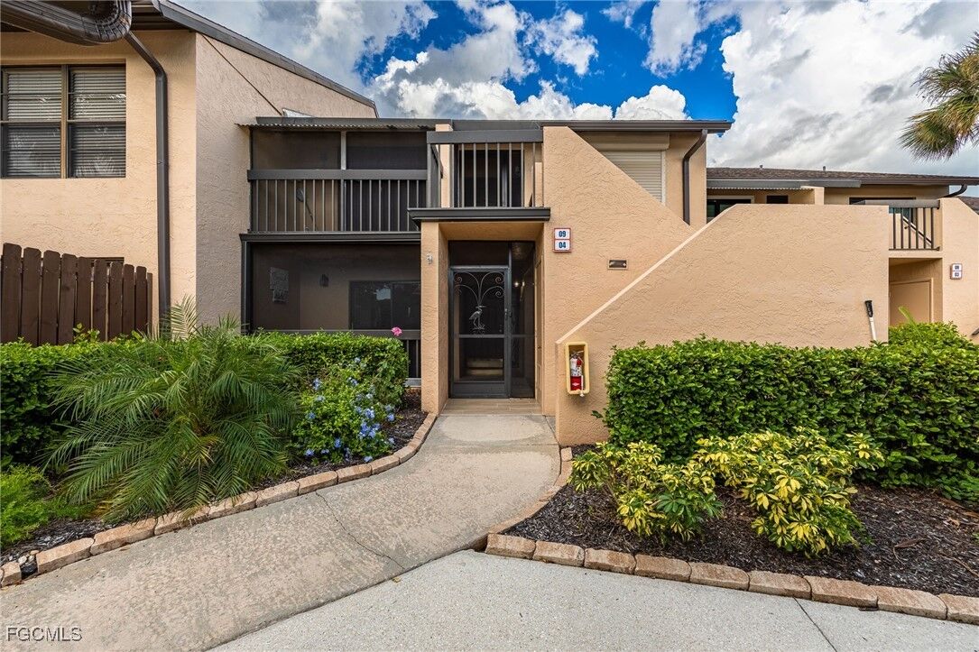 Property Photo:  15444 Admiralty Circle 4  FL 33917 