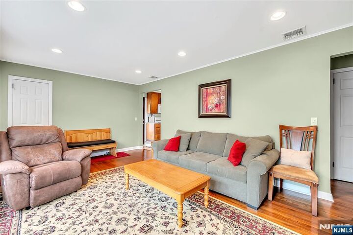 Property Photo:  22 Chestnut  NJ 07403 