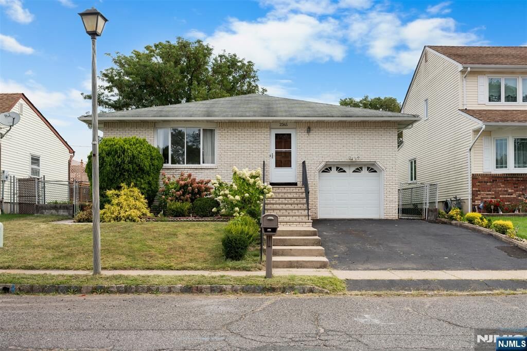 Property Photo:  2265 Copper Hill Drive  NJ 07083