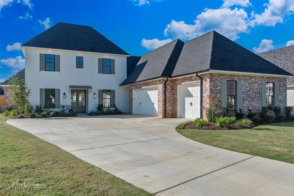 Property Photo: 9827 Canebrake Lane LA 71106