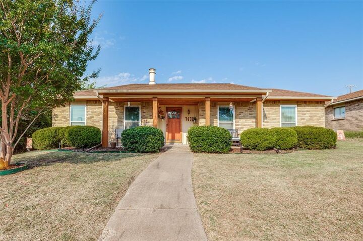 Property Photo: 7430 Cloverglen Drive TX 75249