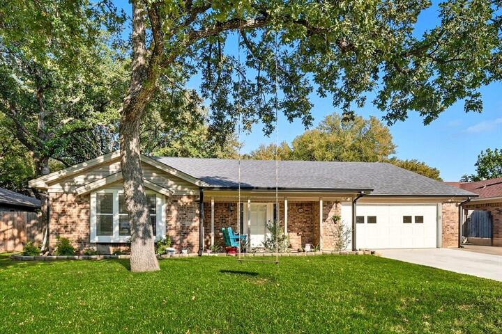 Property Photo: 2908 Steve Drive TX 76054
