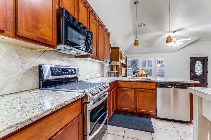 Property Photo:  11717 Netleaf Lane  TX 76244