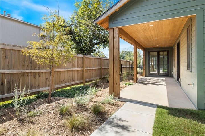 Property Photo:  1016 NW A Street  AR 72712