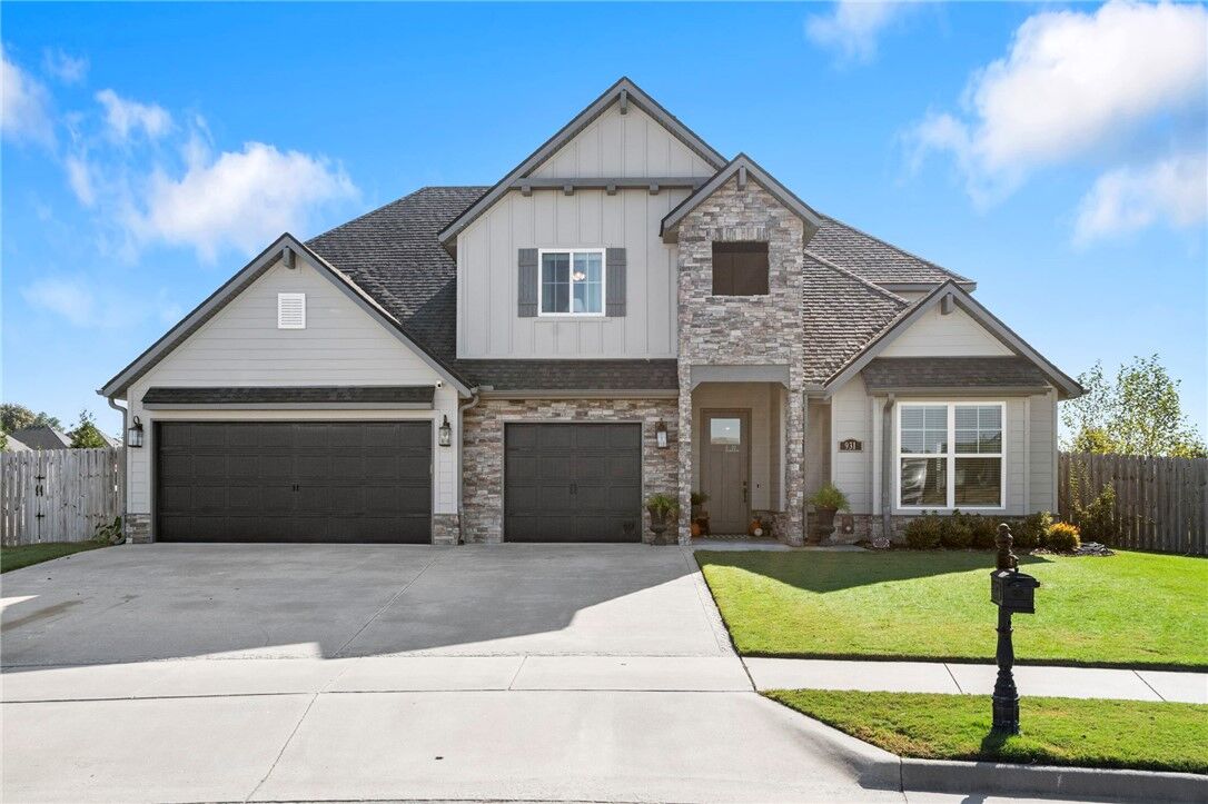 Property Photo:  931 Red Maple Street  AR 72719 
