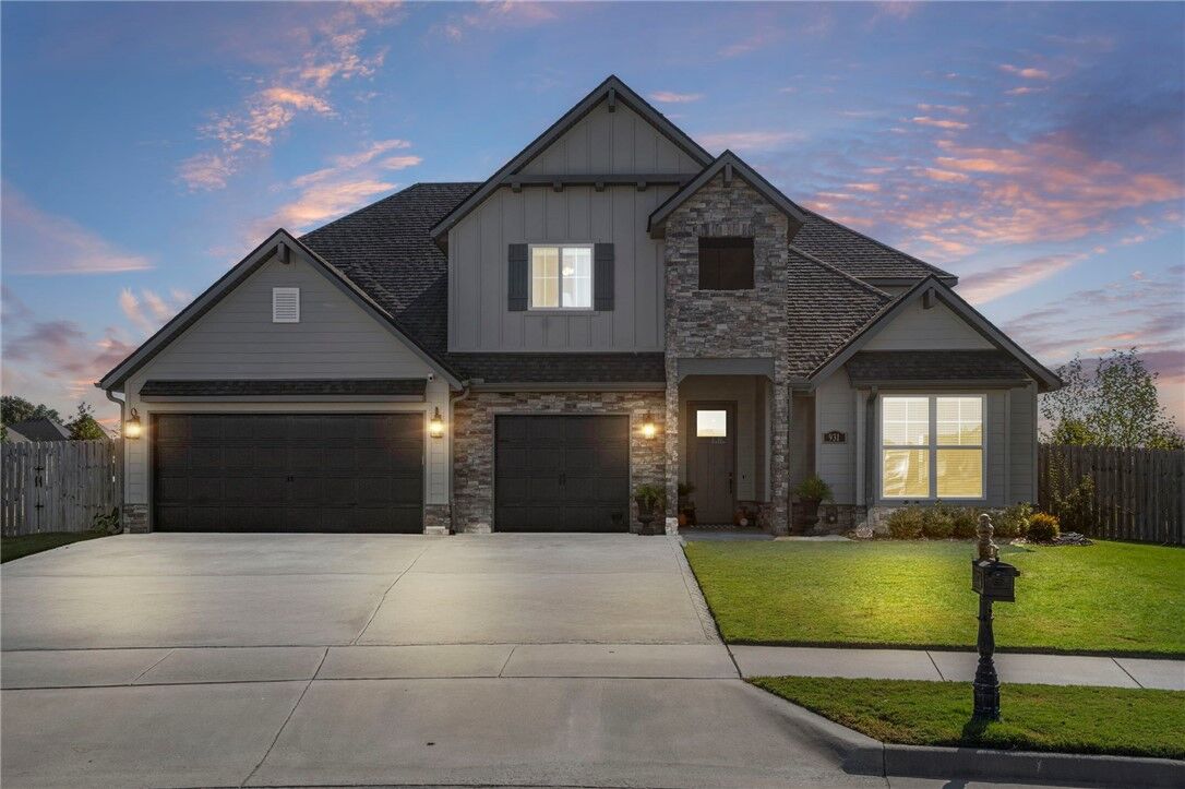 Property Photo: 931 Red Maple Street AR 72719