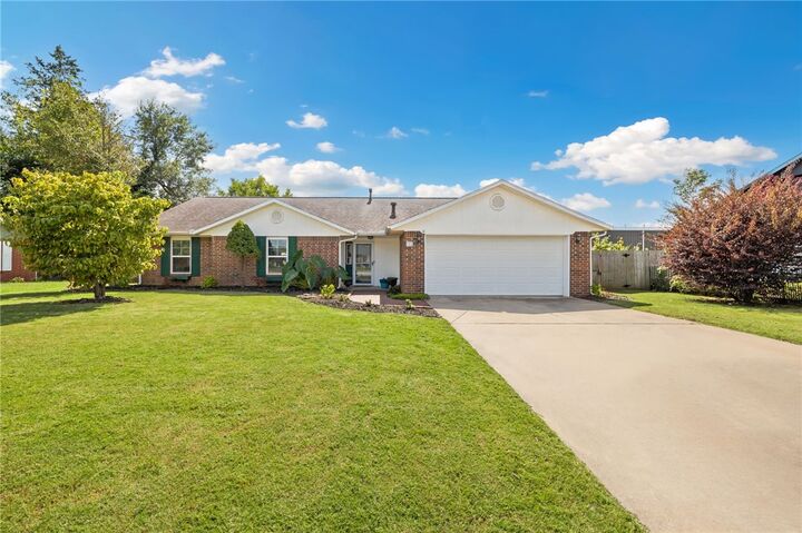 906 W Geneva  Rogers AR 72758 photo