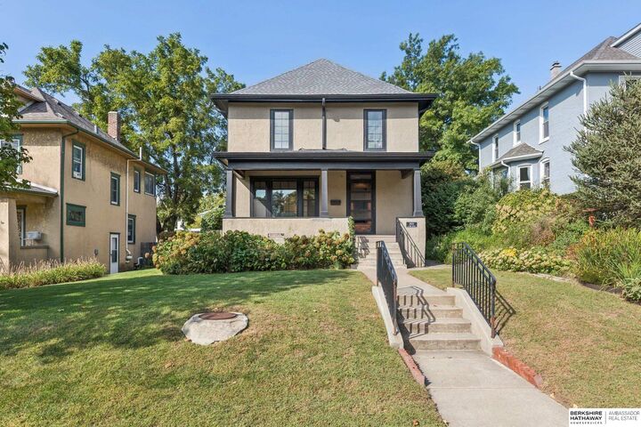 Property Photo: 2822 S 32 Avenue NE 68105