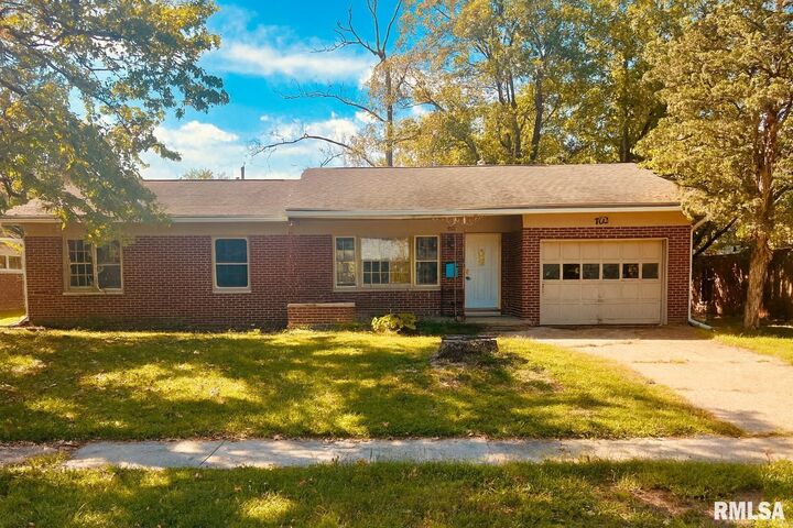 702 S Dixon Avenue  Carbondale IL 62901 photo