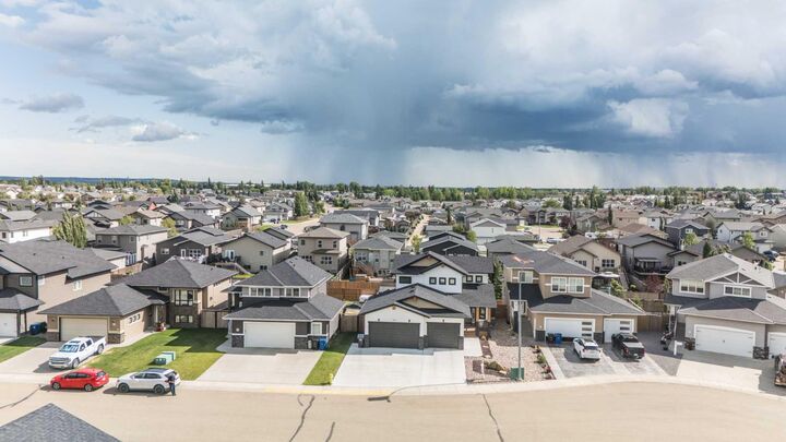 Property Photo: 37 Arrowwood Close AB T4M 0H9