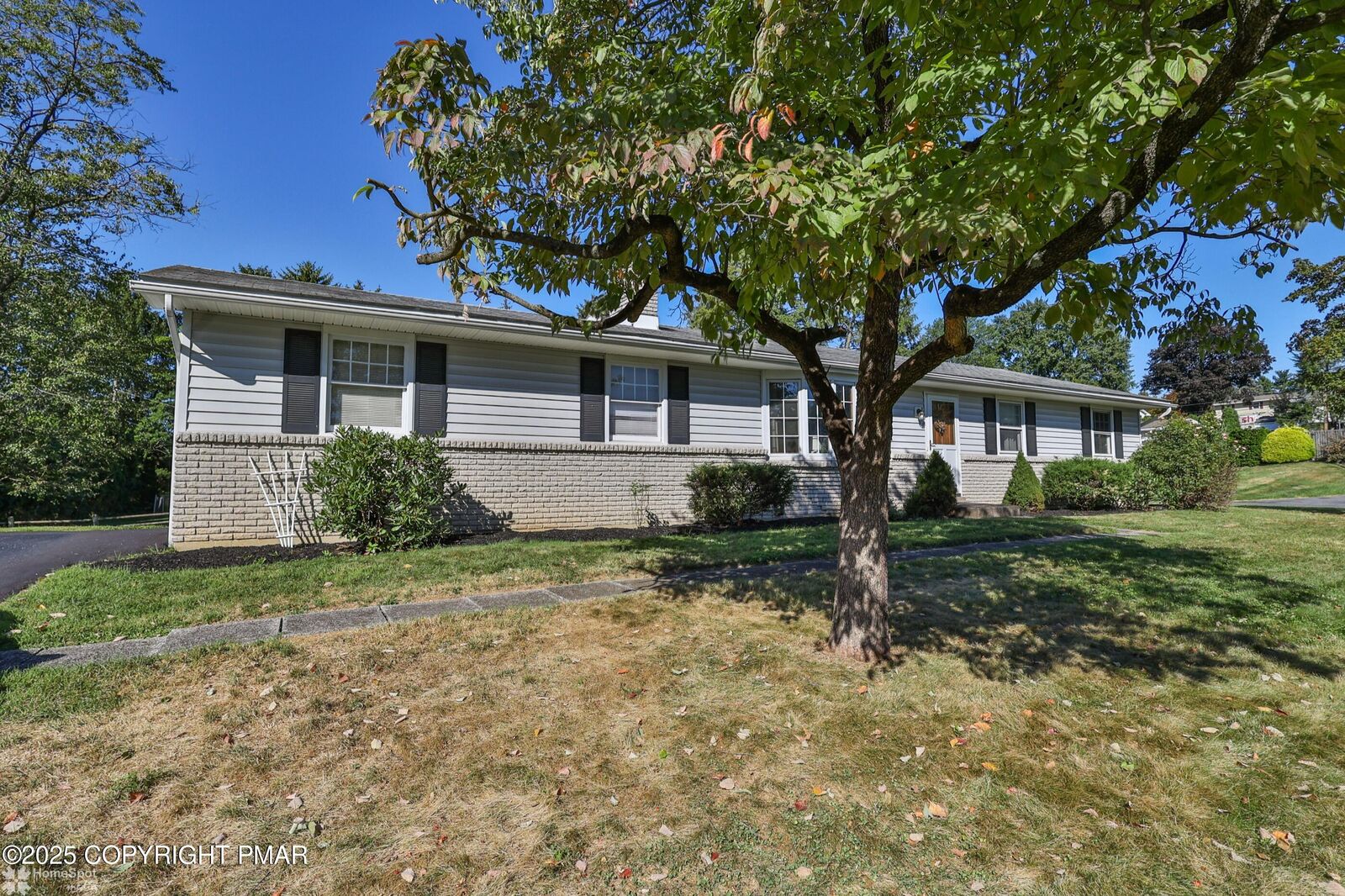 Property Photo: 1451 Wynnewood Drive PA 18017