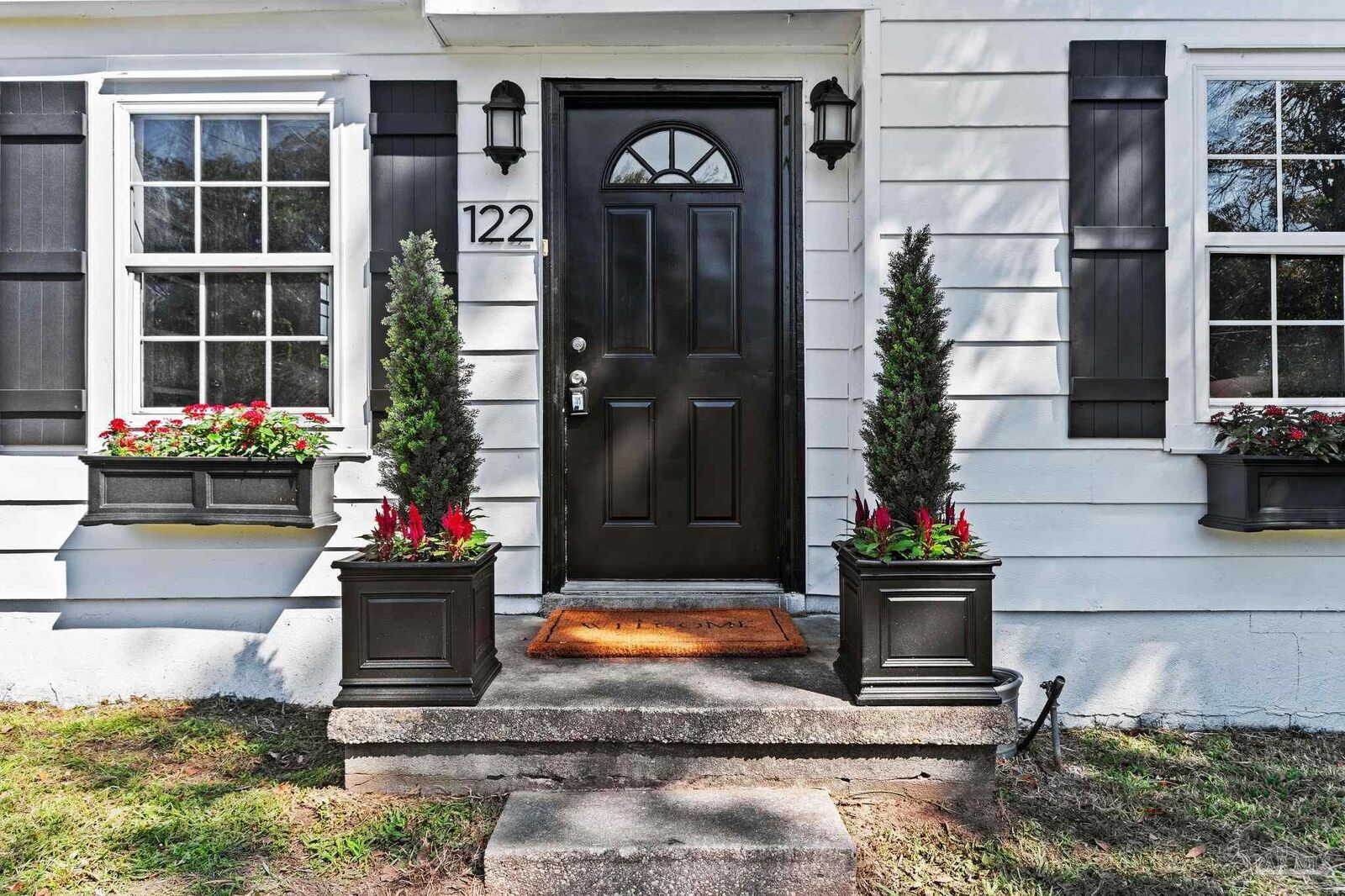 Property Photo:  122 State St  FL 32506 