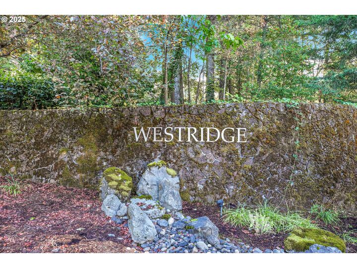 Property Photo:  6 Westminster Dr  OR 97034 