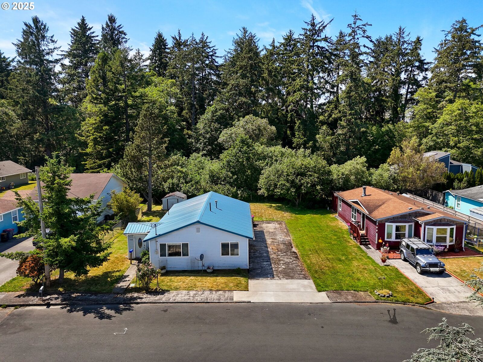 Property Photo: 125 SW Cedar Ave OR 97146