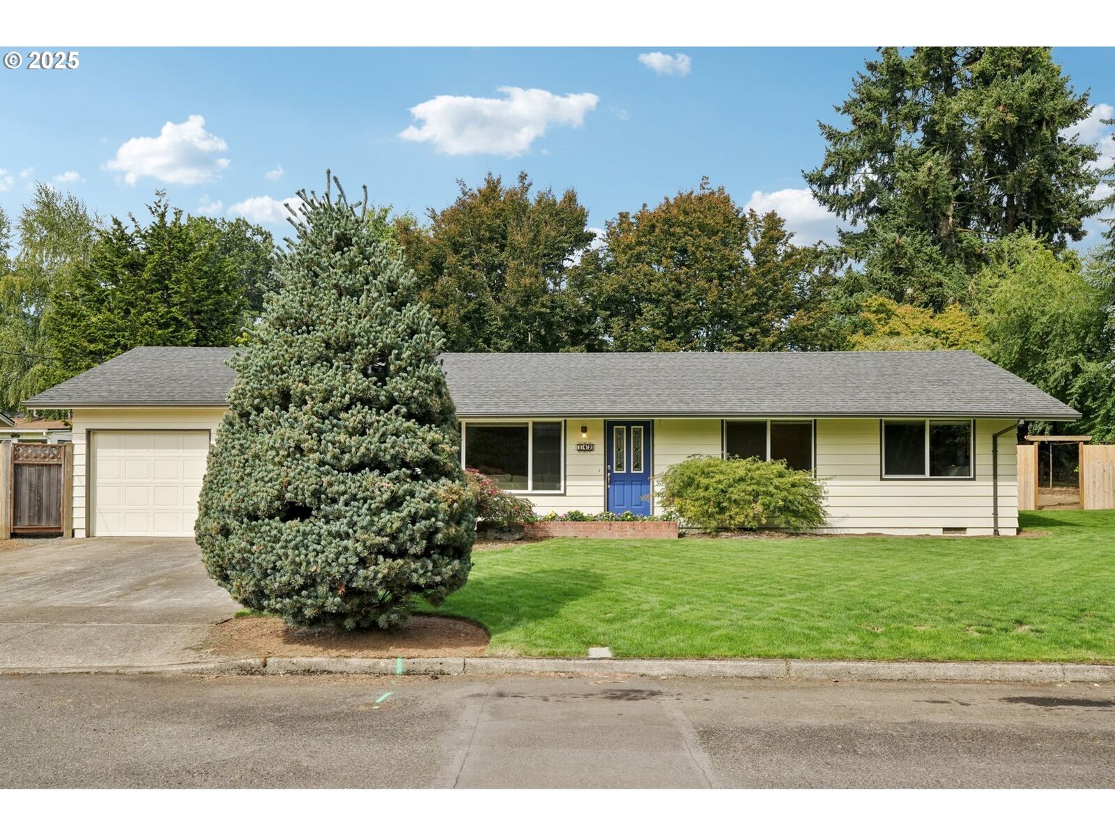 Property Photo:  142 NE 11th Ave  OR 97013 