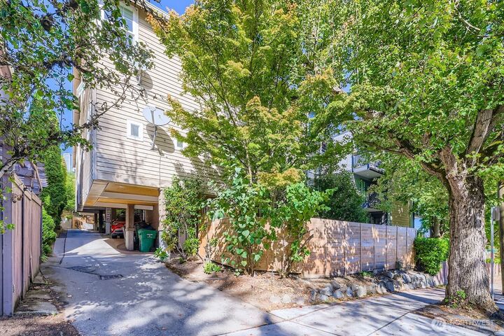 2622 E Madison Street  Seattle WA 98112 photo