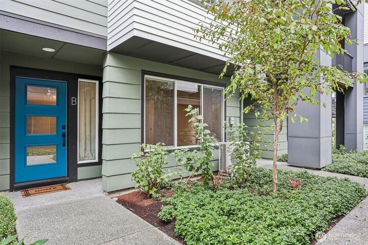 Property Photo:  610  237th Place SE B  WA 98021 