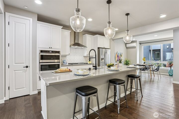 Property Photo: 610 237th Place SE B WA 98021