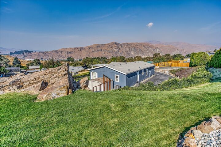 Property Photo: 4044 40th Circle WA 98802