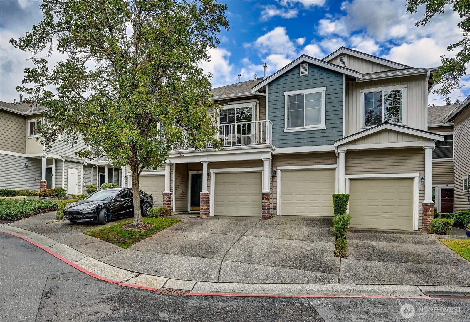 Property Photo:  5100  Talbot Place S B  WA 98055 