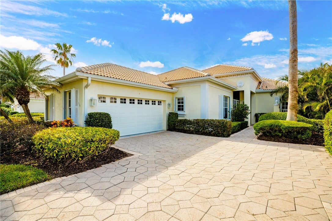 Property Photo:  998 Island Club Square  FL 32963 