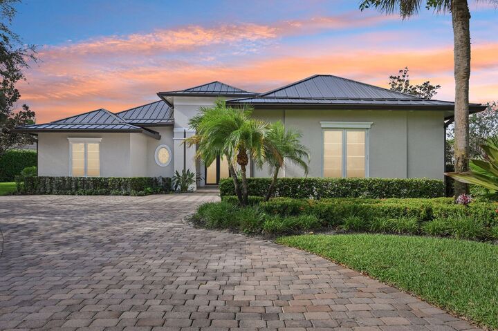 Property Photo:  9936 SE Sandpine Lane  FL 33455