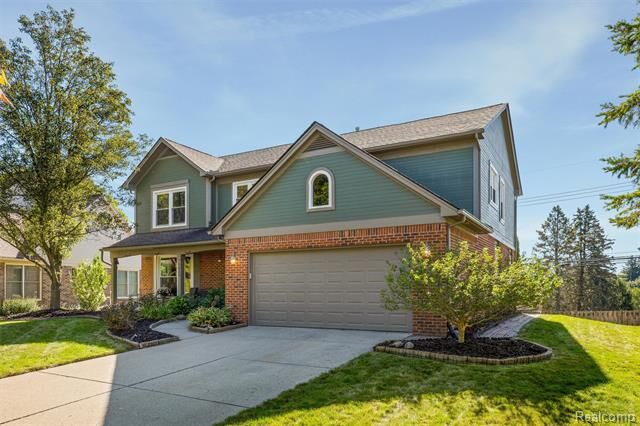 Property Photo:  1022 Pointe Place Boulevard  MI 48307