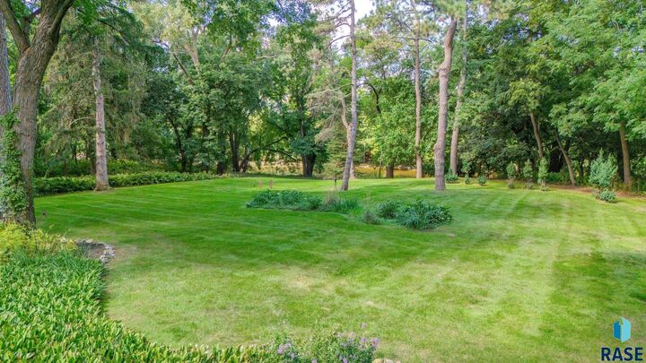 Property Photo:  4205 S Pine Cone Pl  SD 57105 