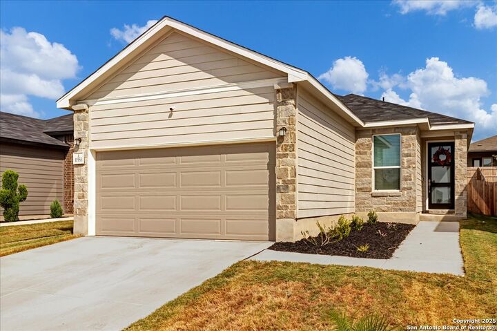 Property Photo: 11553 Hocus Pocus TX 78245