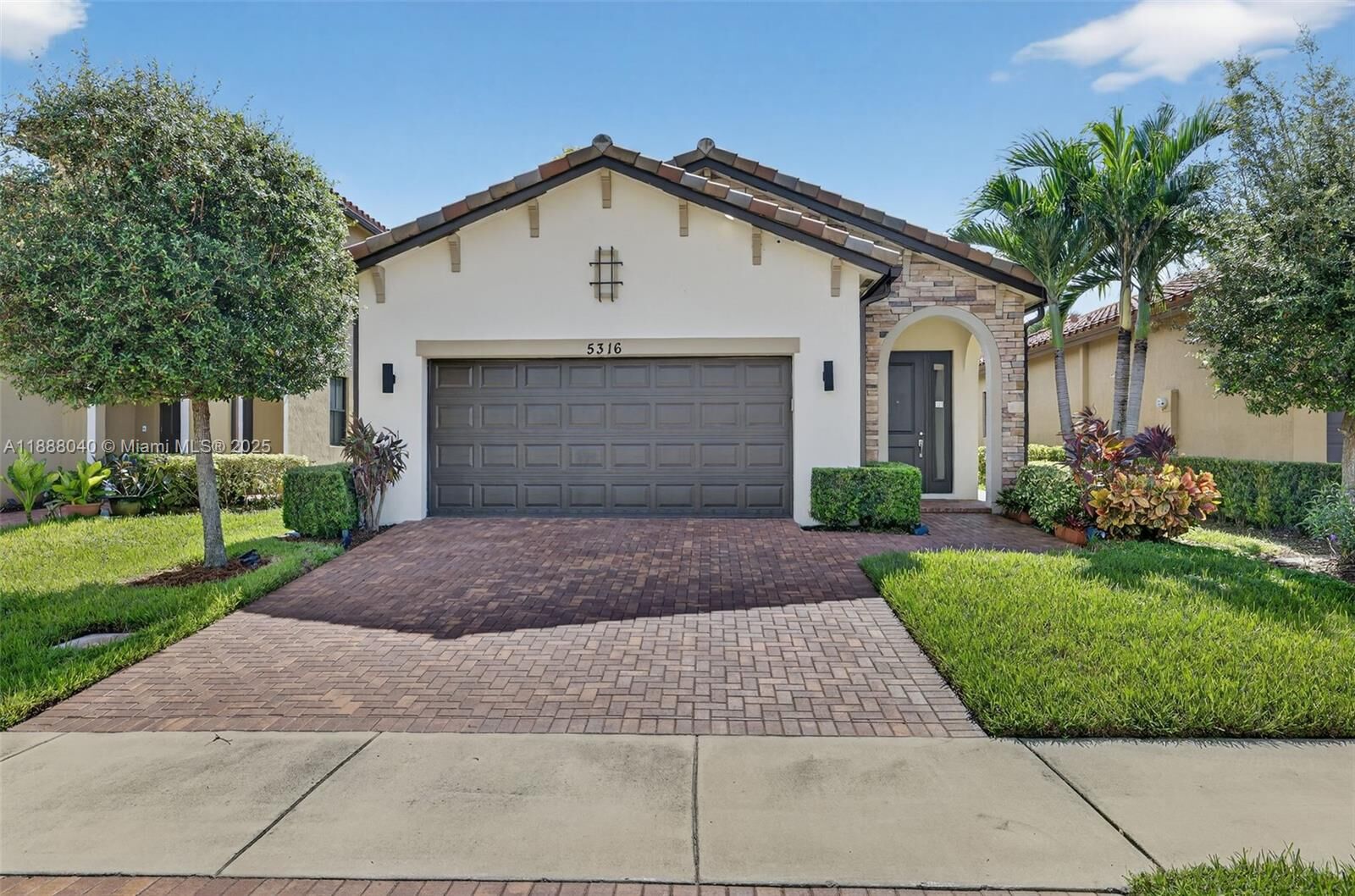 Property Photo: 5316 NW 48th Ln FL 33319