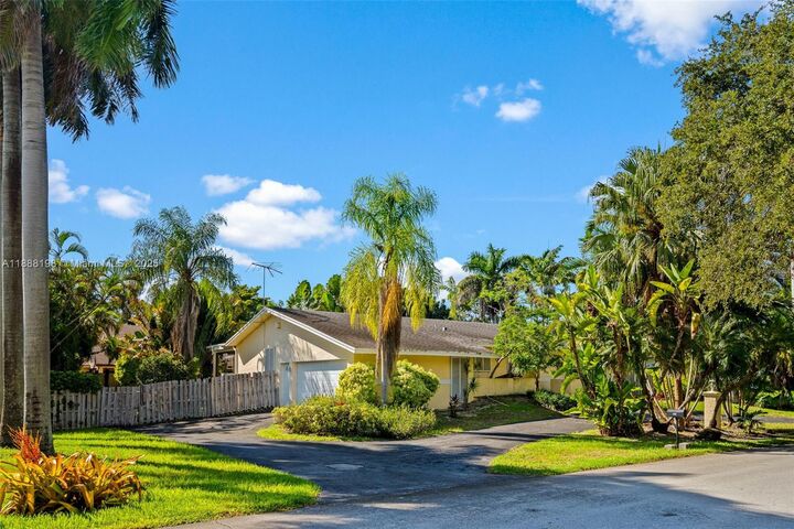 Property Photo: 17900 SW 83rd Ave FL 33157