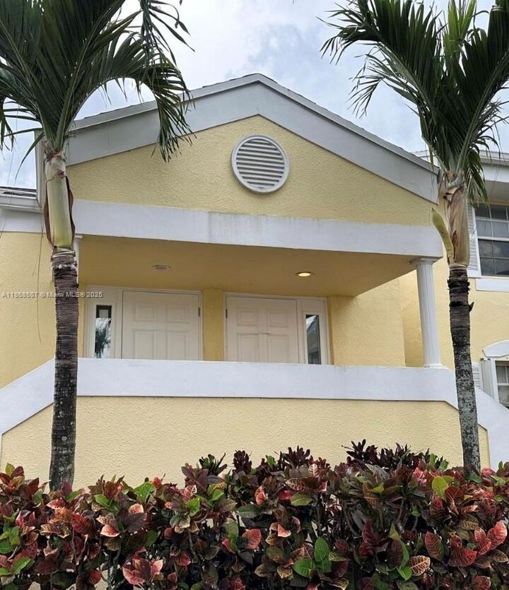 Property Photo:  2258 SE 27th Dr 203-E  FL 33035 