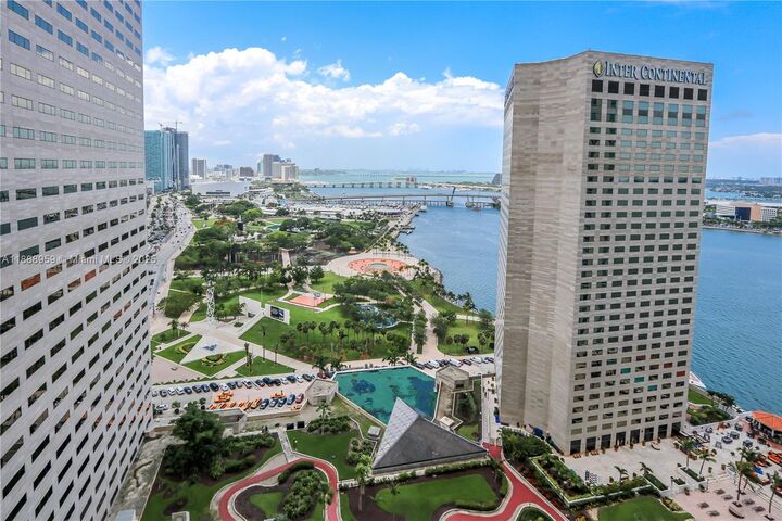 Property Photo:  325 S Biscayne Blvd 2820  FL 33131 