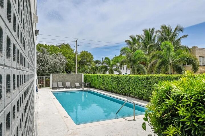 Property Photo: 36 NW 6th Ave Ts-9 FL 33128