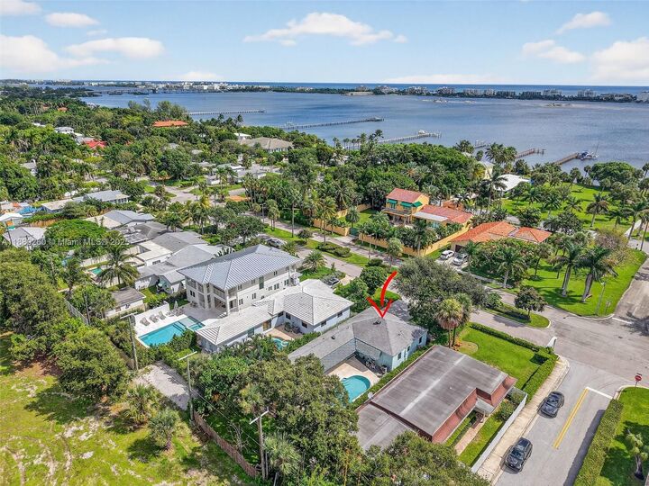 Property Photo:  1027 S Palmway  FL 33460 