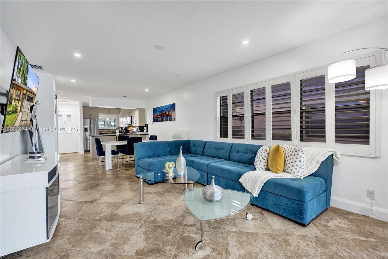 Property Photo: 707 Banks Rd FL 33063