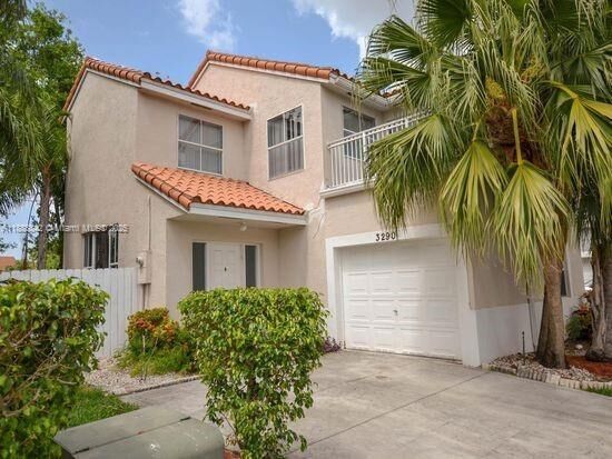 Property Photo: 3290 N 37th Ter FL 33021