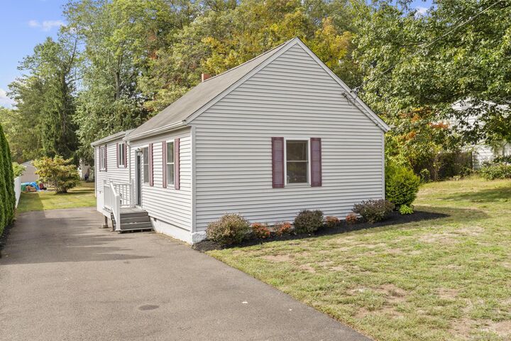 Property Photo:  40 Woodland Avenue  CT 06473 