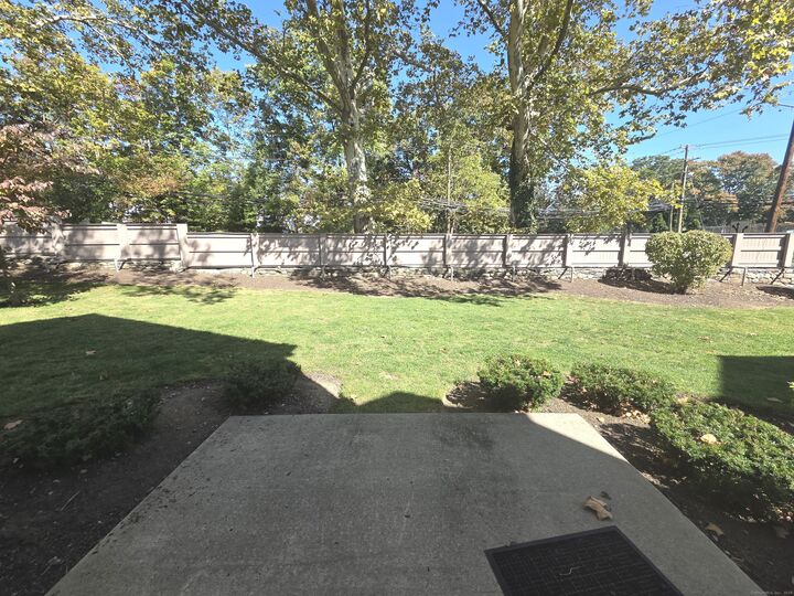 Property Photo: 40 Stoneridge Circle 40 CT 06902