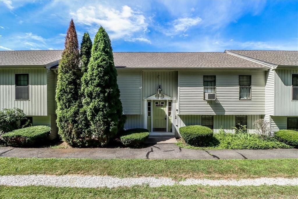 Property Photo:  173 Aspetuck Village 173  CT 06776